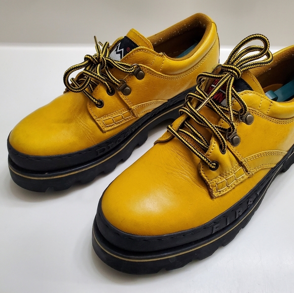 FIRST DOWN Low Top Lug Boots Yellow - Picture 2 of 11